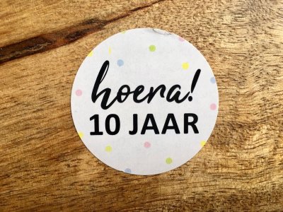 Sticker hoera 10 jaar