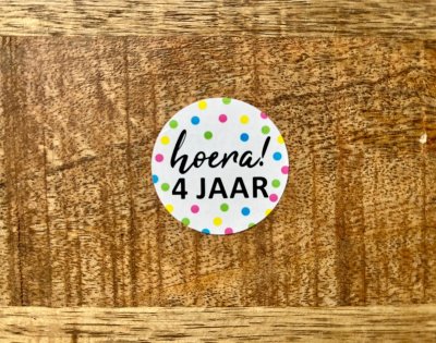 Sticker hoera 4 jaar (2)