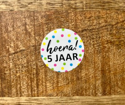 Sticker hoera 5 jaar (2)